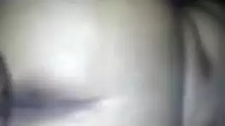 مؤخرة شوكولاتية مهتزة تتعرض لمعاملة خشنة من الخلف