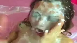 فاتنة الآسيوية لانا مدمنة على القضيب الثابت بالطريقة التي تثيرها كثيرًا ، كثيرًا