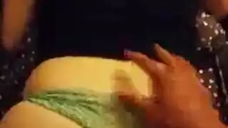 مبتدئات مثليات يأخذنه في المؤخرة ويُغرَقن بالسائل المنوي