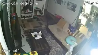 شقراء تجلس بطيزها علي لسانه