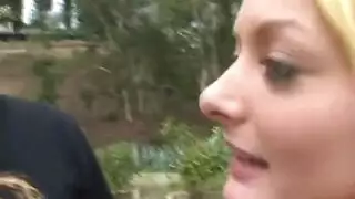 عاهرة شرجية سمراء تتعرض للهيمنة من قضيب شاب في بورن صعب