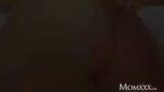 هنغارية مثيرة تلمس فرجها المبلل بعنف