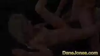 مونيك وودز مفلسة ومضروبة بقوة