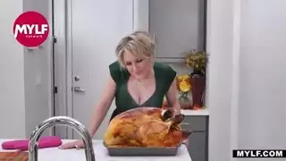 العاهرات الشهوانيات يتم حشوهن مثل الديك الرومي حركة إكس إكس إكس