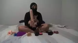 عاهرات الجبهة: حوريات عربيات يمارسن الجنس الصارخ في فرنسا