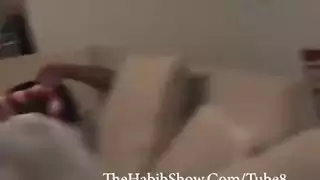 مشهد إباحي: فتاة متدينة تمارس الجنس مع عرب وسيمين
