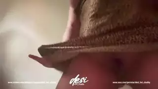 أثداء كبيرة طبيعية بالكامل معروضة في هذا المشهد الإباحي الحميم