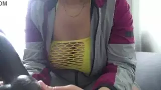 مشهد إباحي: صدر عربي طبيعي كبير