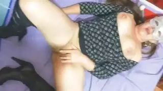 جماع نقدي في عيد الميلاد: ربة منزل تمارس شرجياً مع صديق زوجها