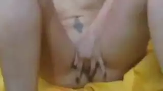 الفرخ الفرنسي في الملابس الداخلية الحمراء، افا وفتاة جميلة على وشك أن تجعل الحب في شقته