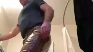 استمناء هاوي مع إثارة بالسراويل الفضية