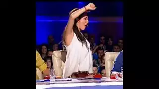 عرض أندرا للاختراق المزدوج لحشد يهتف