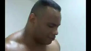 هندية ممتلئة تدفع بقضيب أسود عملاق