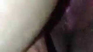 العبدة الإبنوسية تذل بالأحزمة الضخمة في مشهد bdsm صريح