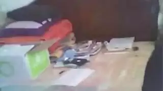 يفرغ المغني في سوتها