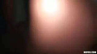 محبة للشرجي القوي تأخذ قضيبًا سميكًا وتنتهي بقذف داخلي