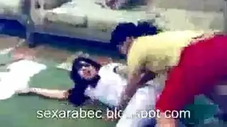 فقط للمتعة؟ العاهرات الهواة يتبادلن الضربات ثم يتبادلن النشوة الجنسية