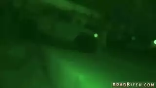 الملكة العربية تمارس الجنس مع العاملة المحلية في فيلم إباحي