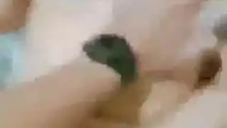 صديق الأب يملأ ابنة صديقه بالسائل المنوي