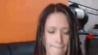 امرأة خبيرة تأخذ زمام المبادرة