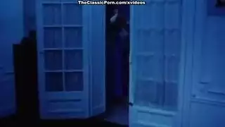 تضع فلفل حار فكس صديقتها تعديل