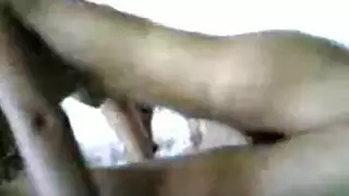 مراهقة تايلاندية تُضاجع بقوة في فيلم إباحي ساحلي