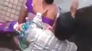 هوس المراهقة بالاستمناء تلمس مهبلها الضيق مراراً