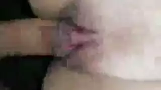 قضيب ضخم يضرب شق ضيق مبلل