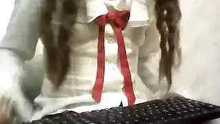 أم مثيرة تظهر لابنها كيف يُرضي امرأة