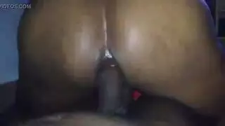 عاهرة محجبة تأخذ قضيب أسود ضخم في كل فتحة
