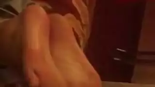 الشقراء المثيرة كارينا تتصور عارية مع فتح ساقيها