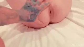 يحصر صديقة بالفندق ويريحة ع الاخر سكس شواذ اولاد