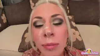 من القضيب تدفق السائل المنوي على وجهها