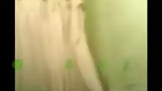 عاشق مصري يأخذ خطيبته لجلسة إباحية في مكانه