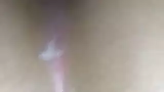 شرموطة تحب تنذل وتلحس الطيز