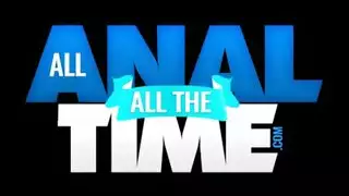 شقراء بوضعية الكلب تأخذ قضيبًا قاسيًا من الخلف