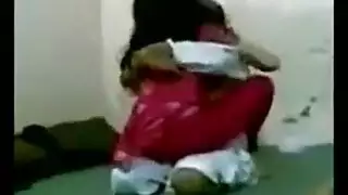 الزبون ينيك النادلة الممحونة مقابل المال في البار الفيديو الإباحية
