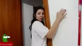 منحنية على طاولة الكوي: بورن قاسي من زوج ساخن