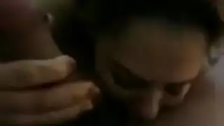 نعيمة ربة المنزل تُهيمن عليها صديق الأخ