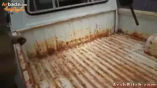 محجبة تمص قضيب العسكري الممحون و تتناك به من كسها و طيزها لكي ترضيه