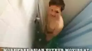 استغلت ذهاب الاب
