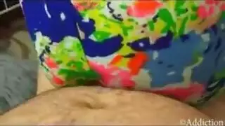 استراحة دراسة إباحية: الشاب يستمني لأمه تنظف بتانغا