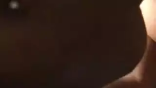 جميلات سود يأخذن الأدوار على قضيب كبير في الحمام