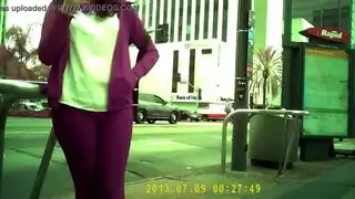 فتاة الصحراء الغريبة تمص وتركب بعنف