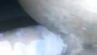 غرفة المعيشة إكس إكس إكس: السوداء تأخذ قضيبًا ضخمًا بعمق داخلها