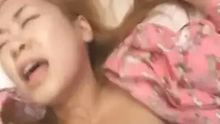 تلميذة آسيوية تستسلم لحس فرج معلمتها السحاقي