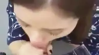 فحل ريفي يضخ حمولته بعمق بالداخل