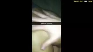 دحرجة الكرات بعمق في كس مشعر خلال هذه العطلة