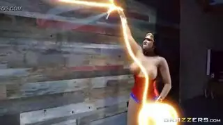 الفاتنة الشقراء أليكسيس فوكس تحب المضاجعة الشرجية بقضيب كبير