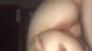 وضعية الكلب المكثفة تلطخ مكياجها
